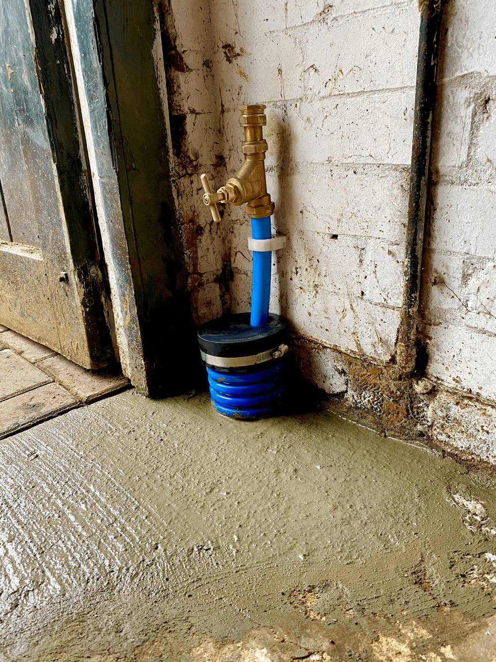 Water pipe replacement in South Croydon using impact moling equipment.