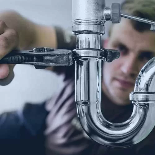 thames-water-approved-plumber-at-work